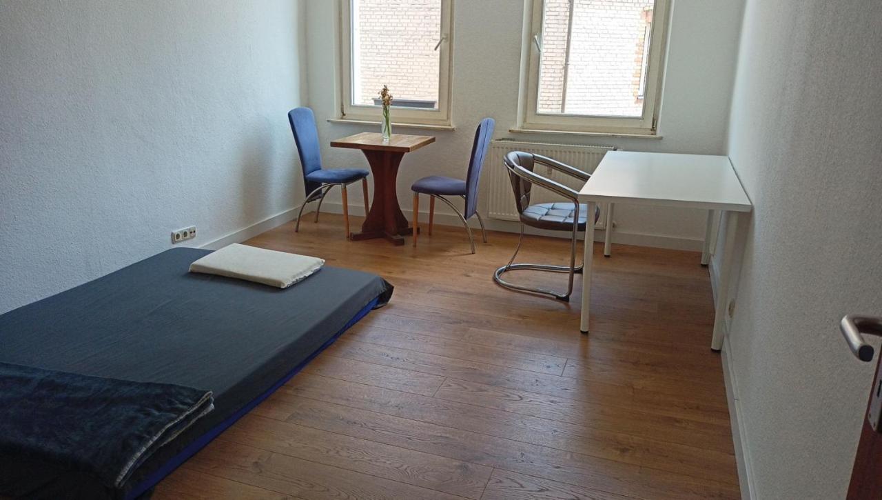 1 In A Shared Apartment,furnished *
